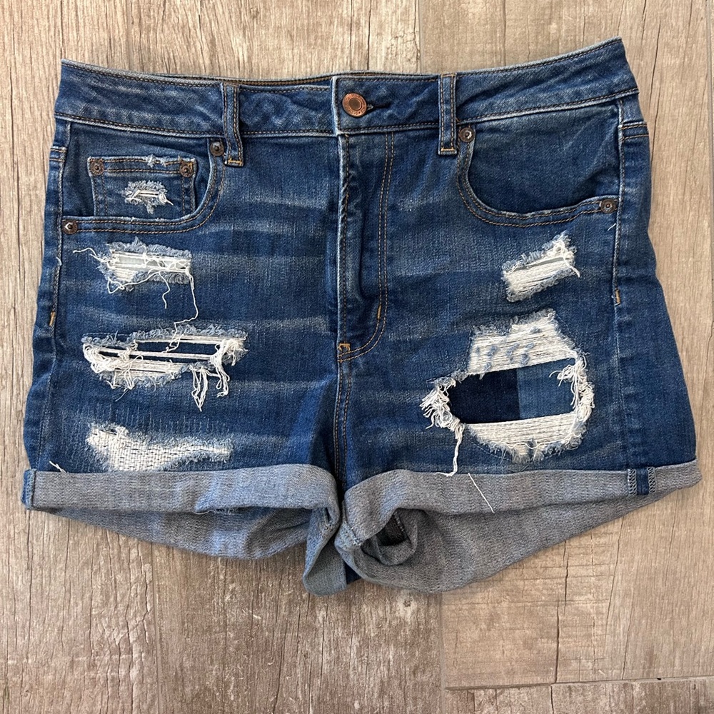 American Eagle Super Stretch high-rise shorts that will look great on anyone!